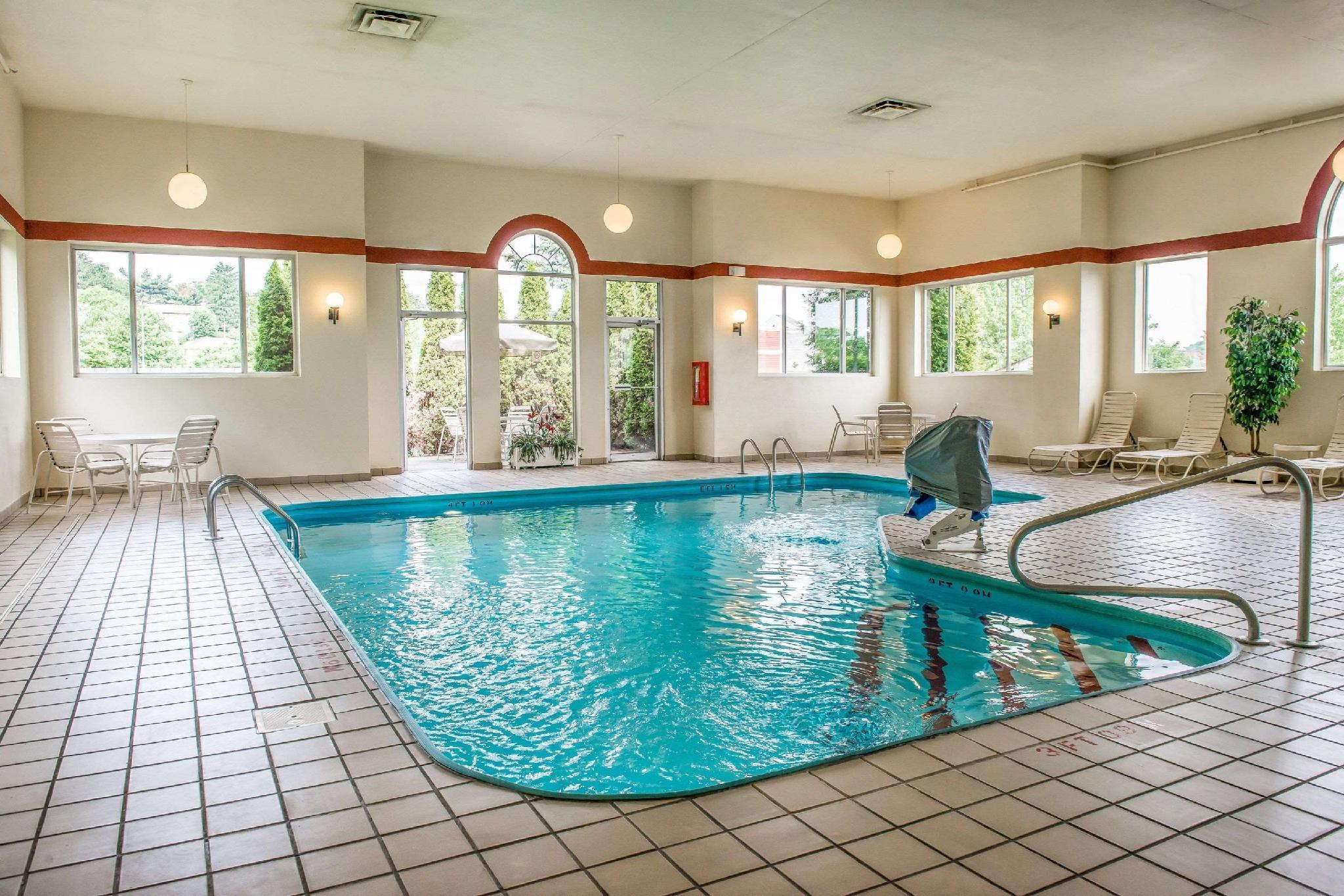 Wingate By Wyndham Pittsburgh New Stanton Hotel Eksteriør billede